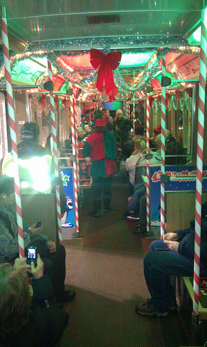 #FriFotos&#160;: Chicago Transit Authority Holiday Train!
(bibulouscohorts)