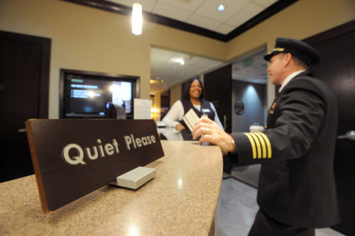 Minute Suites: The alternative to sprawling across several seats at the departure gate.
When flights are delayed or cancelled, travelers find themselves looking for comfort in the very busy airport terminals around the world. Minute Suites is here to help. Minute Suites allows travelers to book suites for short stays in the Hartsfield-Jackson Atlanta International Airport and Philadelphia International Airport. Each suite comes equipped with a desk, Internet access and a daybed. Customers are still required to use airport restrooms.
Rates start at $30 for the first hour and $7.50 for each 15 minutes thereafter. Would you consider booking a Minute Suite?